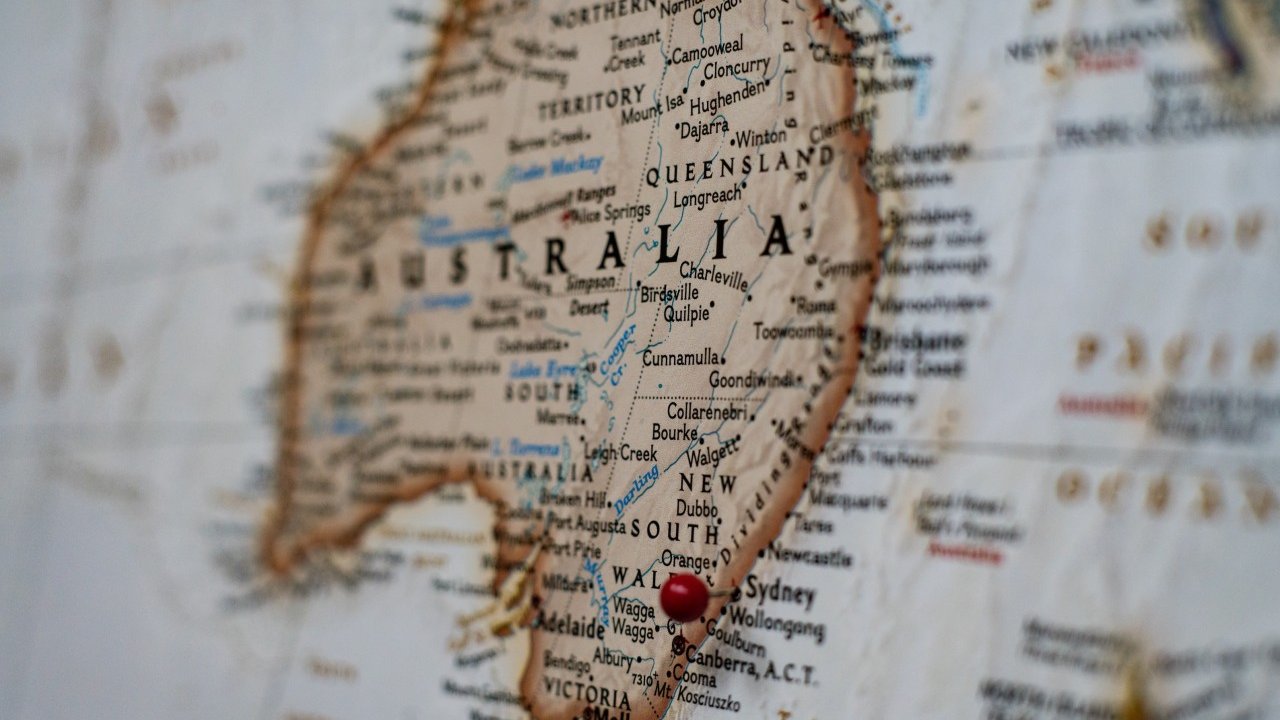 How to save money when traveling to Australia
