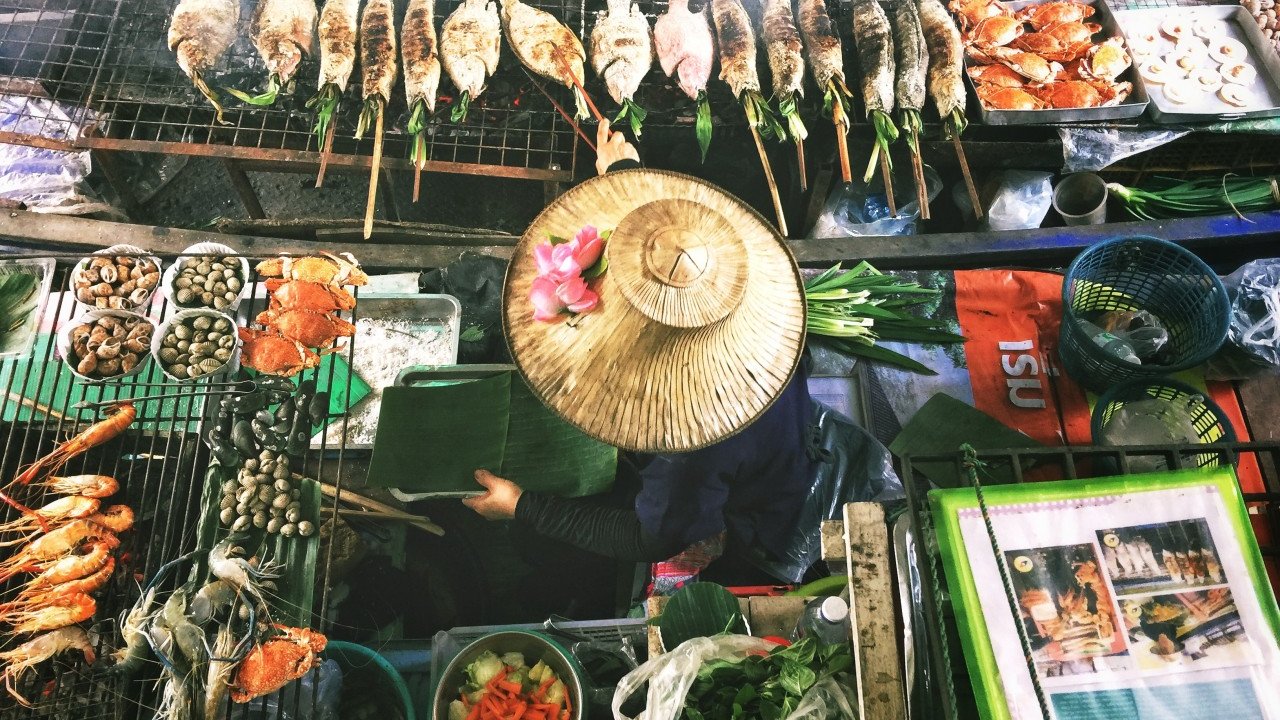 How to choose the best restaurant in a foreign country